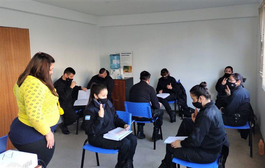 tamara con policias1