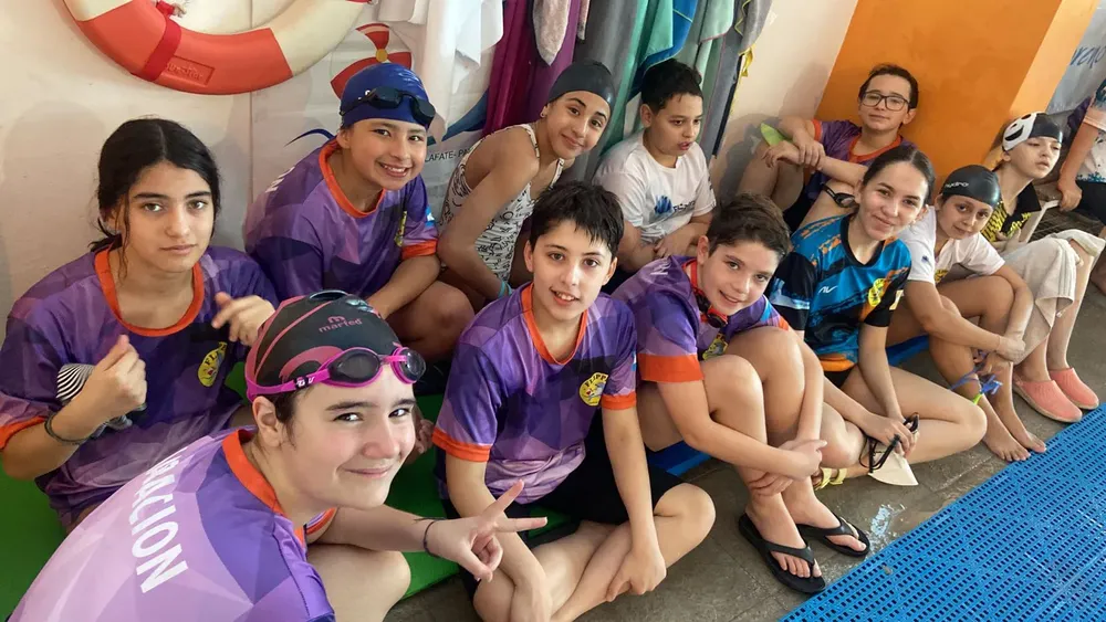 Natación Perito Moreno abajo