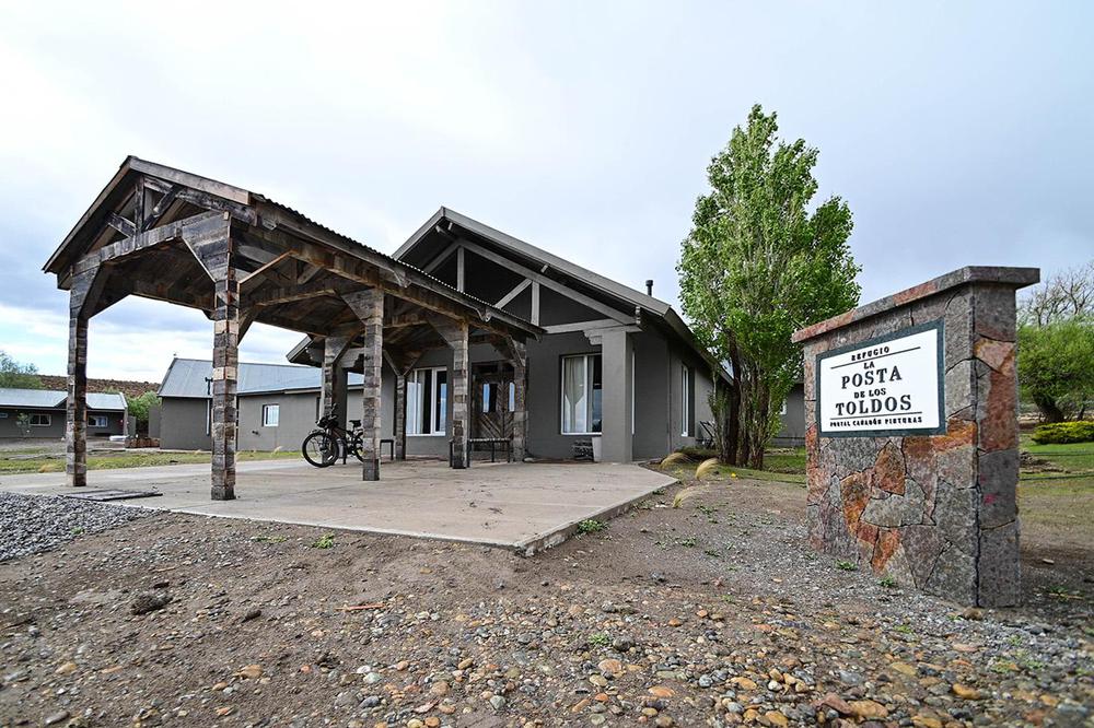 Refugio La Posta de los Toldos del Portal Cañadón Pinturas - © Franco Bucci