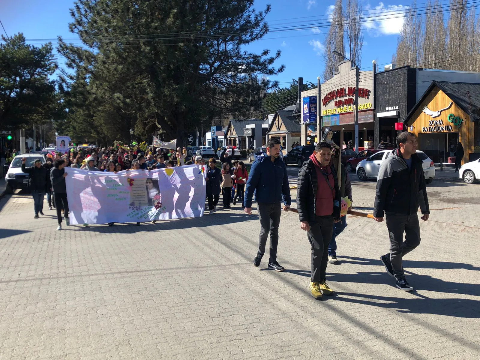 La comunidad de El Calafate celebró la procesión en honor a Santa ...