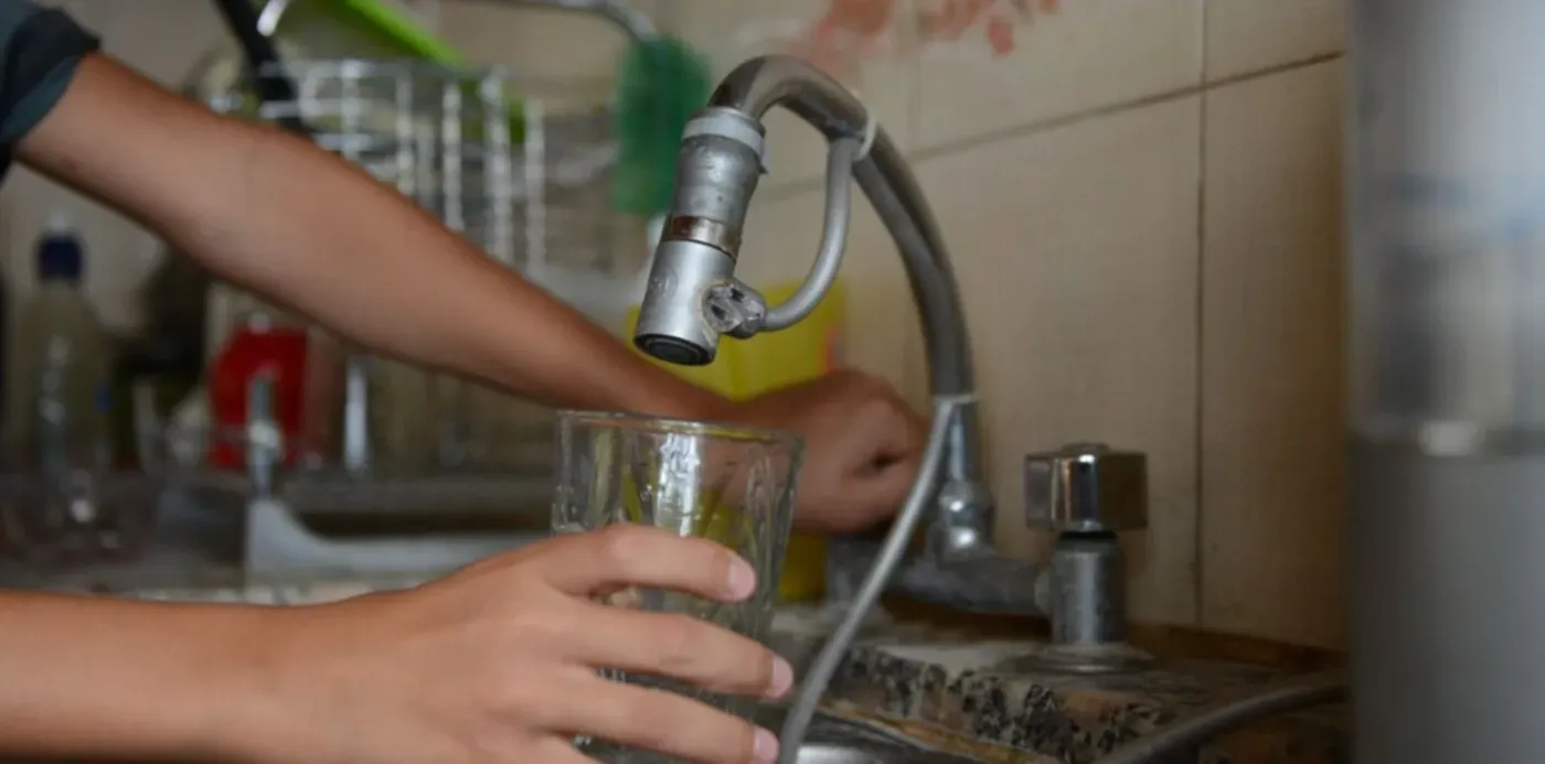 Vecinos reclaman por la falta de agua y de información