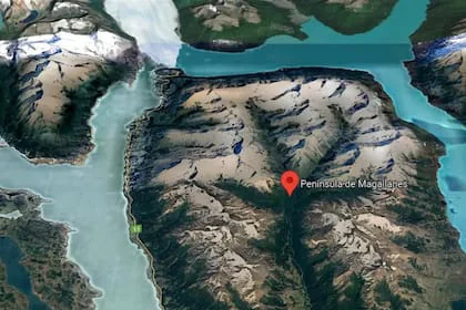 el-glaciar-perito-moreno-asomando-sobre-el-lago-3AOFLNC5VFEJXFICJX7NYXA4UE