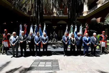 gobernadores Osvaldo Jaldo (Tucumán), Hugo Passalacqua (Misiones), Carlos Sadir (Jujuy), Gildo Insfrán (Formosa), Ricardo Quintela (La Rioja), Raúl Jalil (Catamarca) y los vicegobernadores Oscar Morocco (Sal (1)