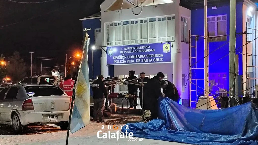 policias desmontan carpa