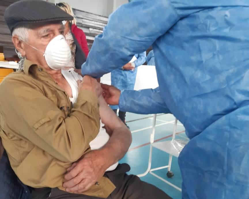 vacunacion a mayores de 80 en Chalten 02