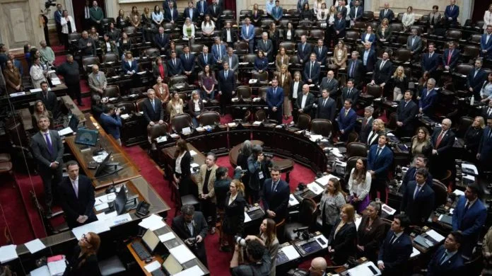 Diputados-1-696x390