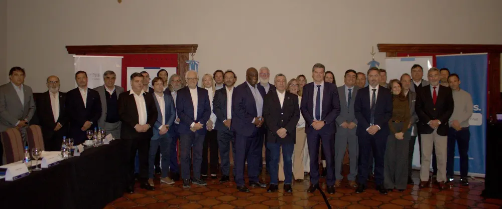 Santa_Cruz_abre_el_camino_a_nuevos_financiamientos_en_Toronto_3