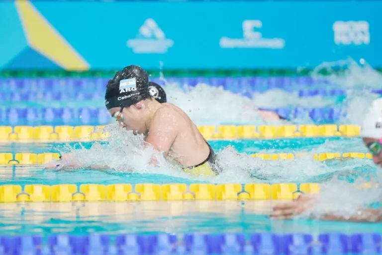 MACARENA-CEBALLOS-CORRIENDO-100M-PECHO-scaled