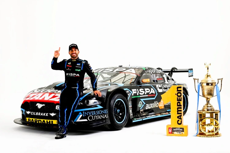 Santero-con-el-Mustang