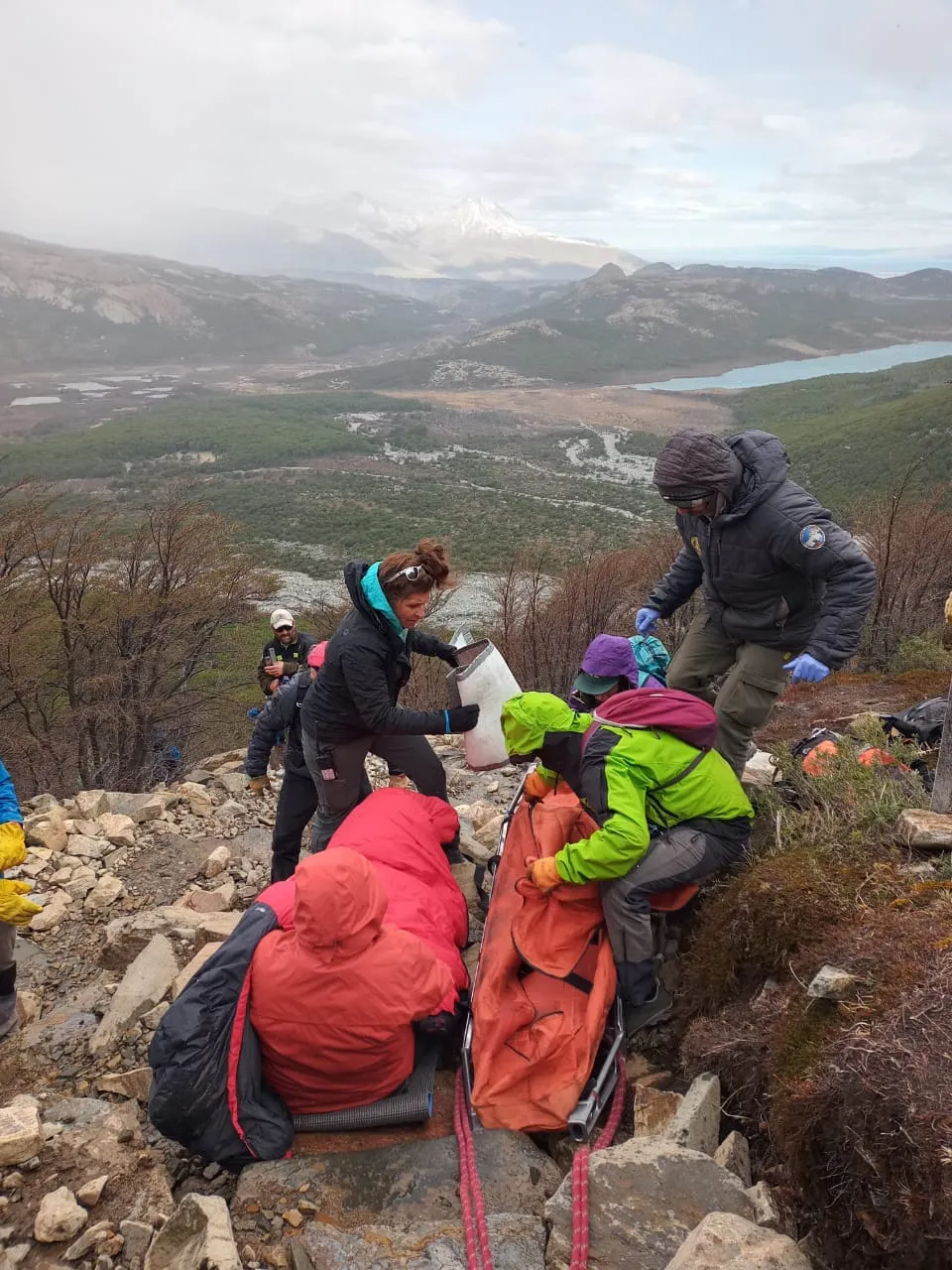 Rescate turista estadounidense. Laguna de los Tres domingo 12-11