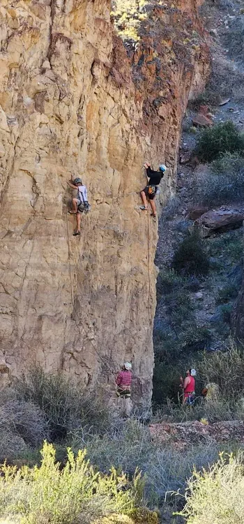 Canadon-Caracoles-escalada-y-aventura-en-un-paisaje-de-inmensa-magnitud-1