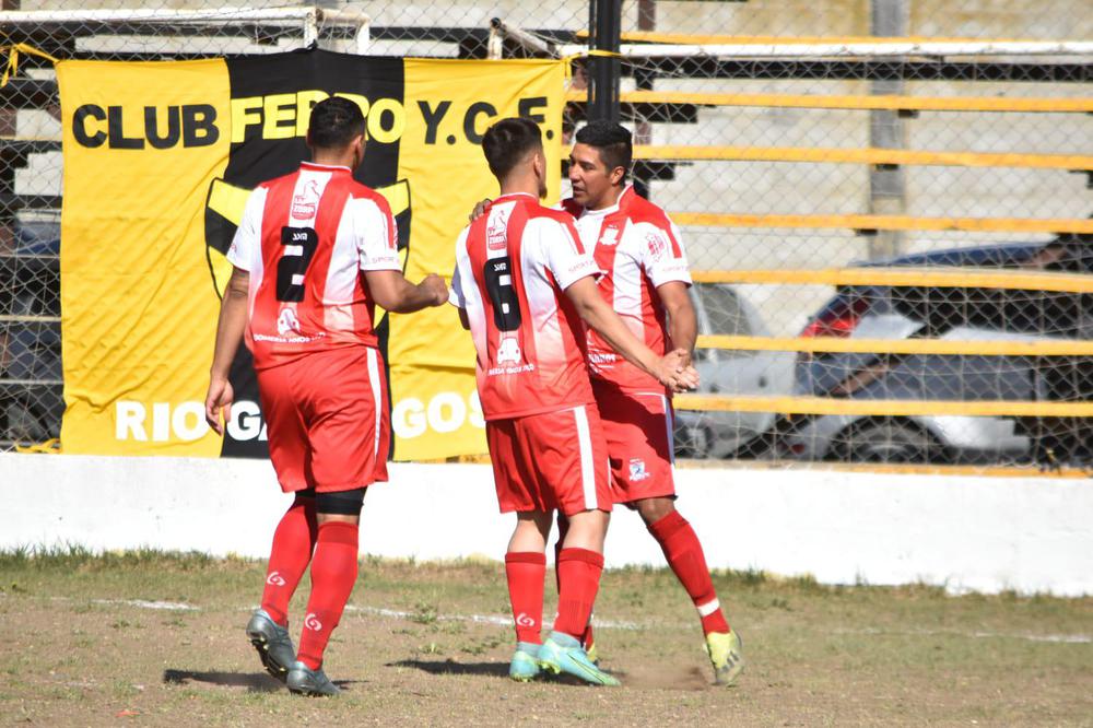 Esperanza festejo del gol con Ferro Noviembre 2022