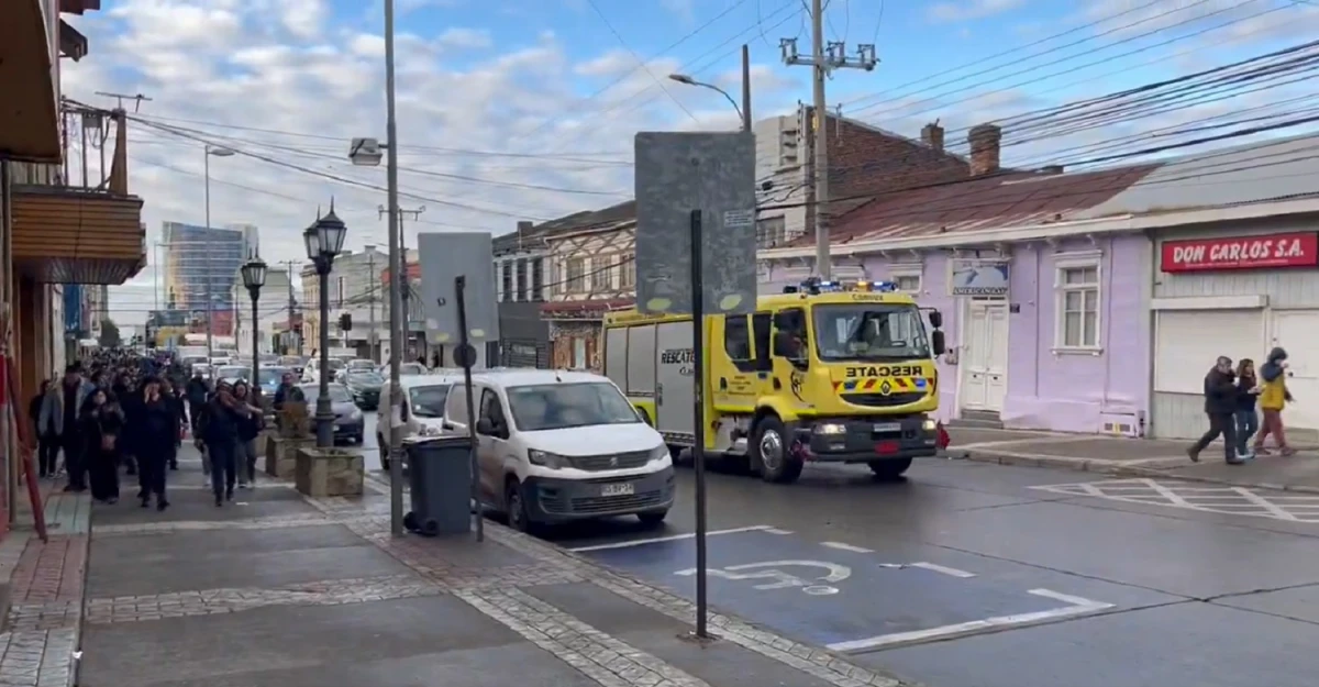 1200x625_operativo-hubo-evacuacion-punta-arenas-alerta-tsunami-foto-tomada-de-xcom-fotogatrix-1081673-105521