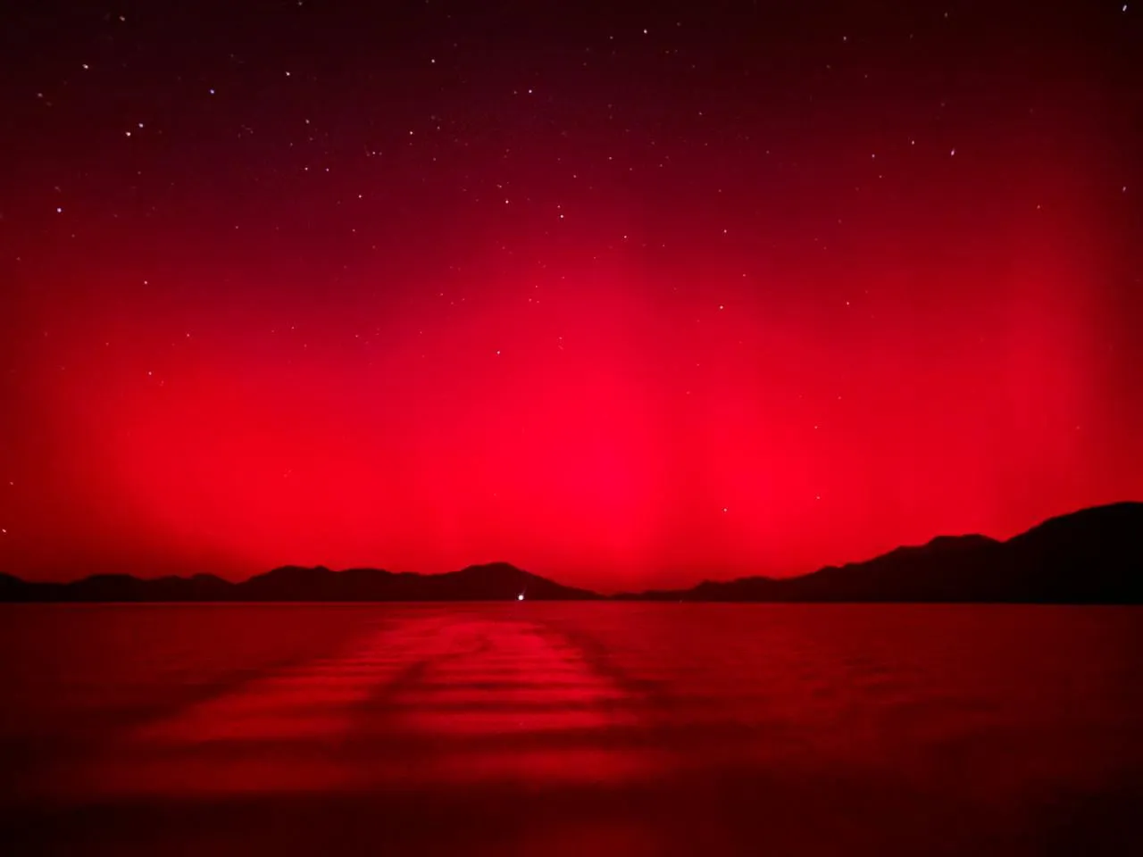 AURORA. Canal Messier, camino a Caleta Tortel, Chile