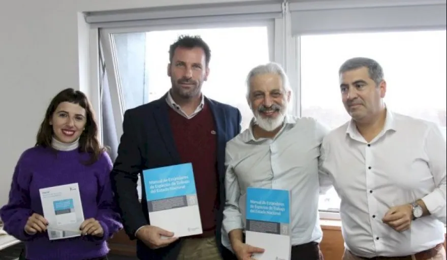 20230606100507_daniel-fernandez-junto-a-refrentes-de-la-aabe-1-1685991647