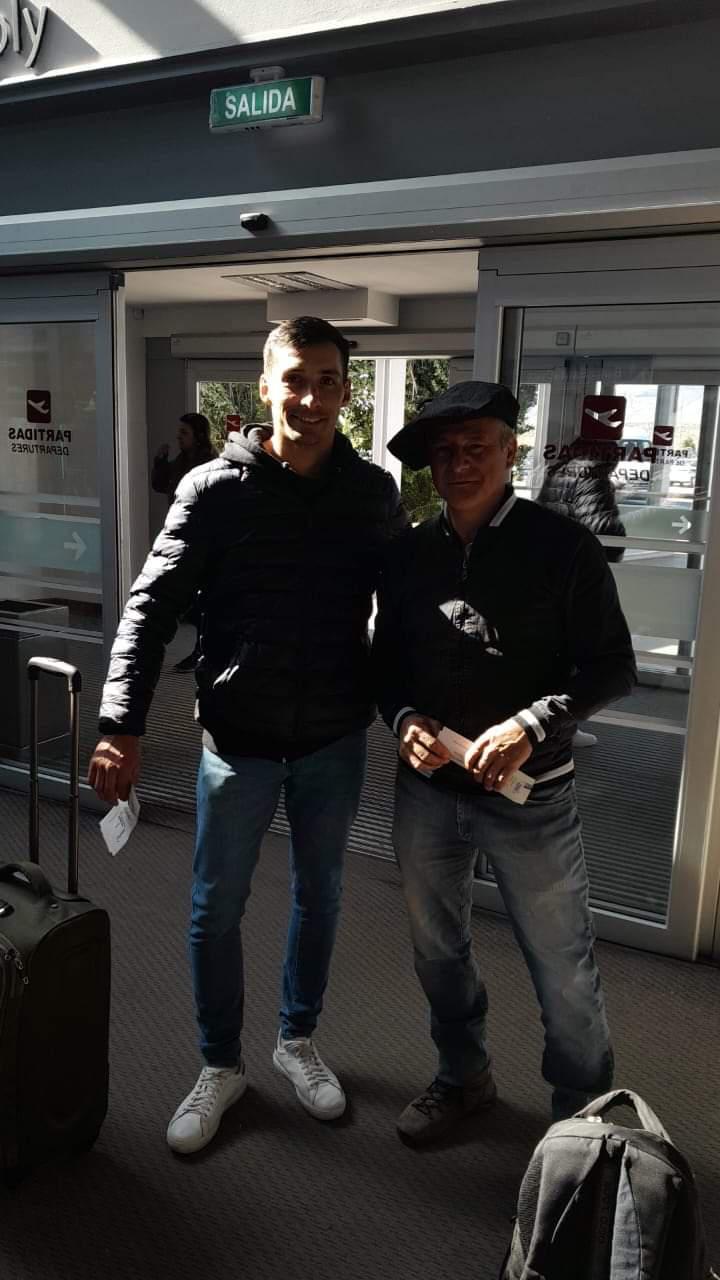 Andres Payne en el aeropuerto de El Calafate