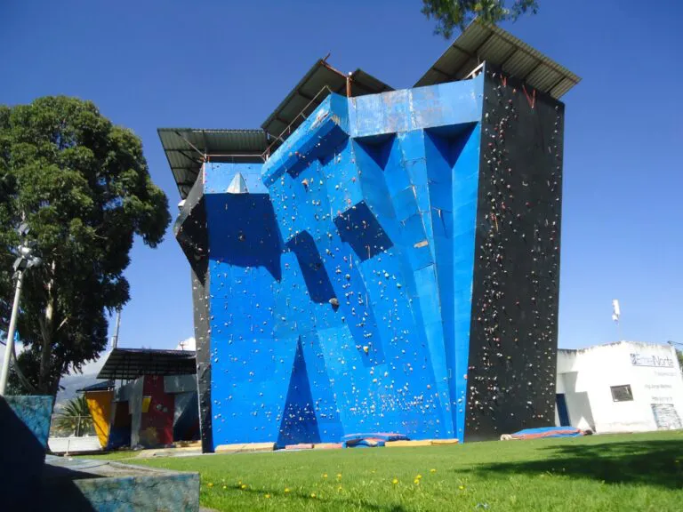 Foto-2-Muro-de-escalada-en-Ibarra-1-768x576