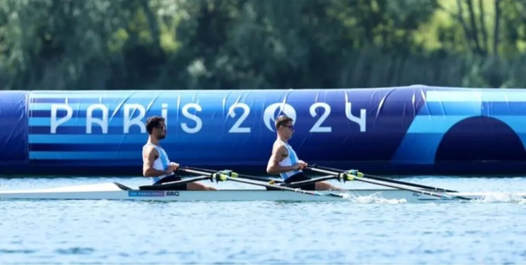 GTzniQ1XsAA07C_-scaled