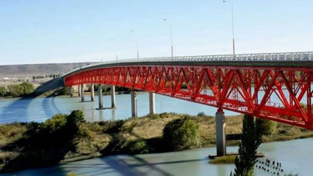 Puente rio santa cruz