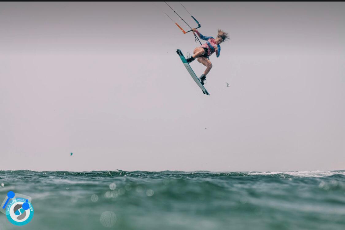 Claudia Leon Martinez kitesurf