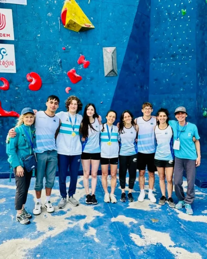 Los-escaladores-argentinos-Valentina-Aguado-y-Alejo-Suter-se-llevaron-el-oro-en-las-pruebas-de-Dificultad-Lead-en-Ecuado-scaled