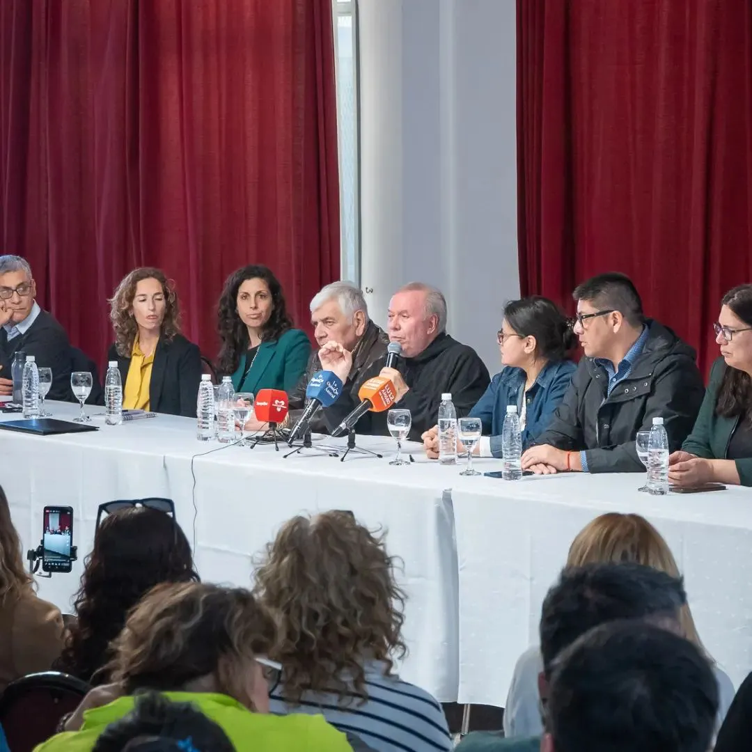 Conferencia de PrensaEl Bloque de Diputados y Diputadas de Unión por la Patria llevó a cabo hoy una conferencia de prensa, donde el Presidente del bloque, Daniel Peralta, abordó diversos temas de.webp