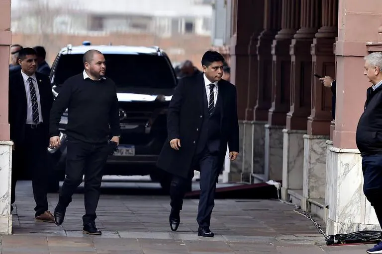 el-gobernador-vidal-llega-a-la-casa-B663CZPPPRCHBB2JQE5GFXU3WY