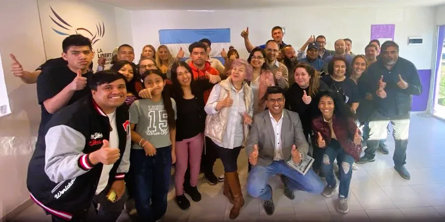 Jairo Guzman con miltancia de EL Calafate