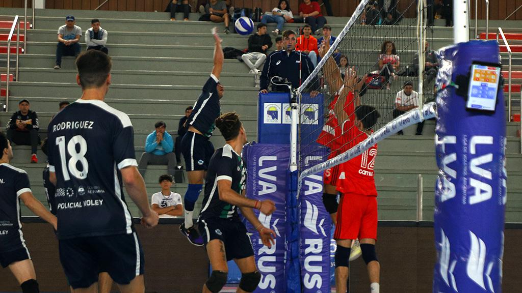 Policial con River Voley