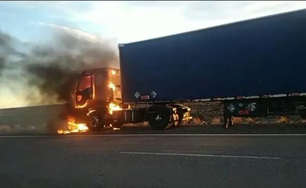 camion incendiado 1