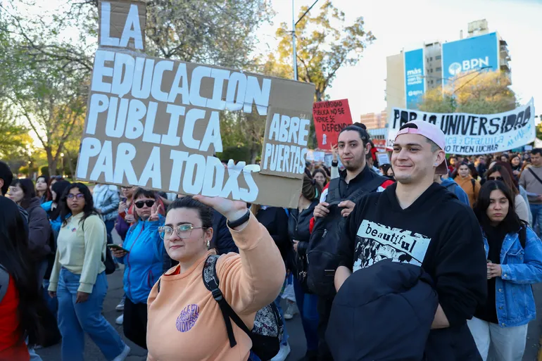 on-marcha-defensa-la-unc-12jpg