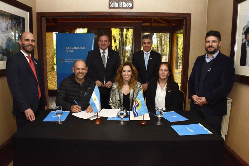 Firma convencio LNC Chalten