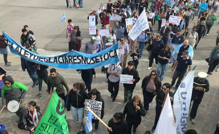 Screenshot 2026-08-05 at 13-18-15 Numerosa marcha contra la Reforma Laboral y de la Ley de Glaciares